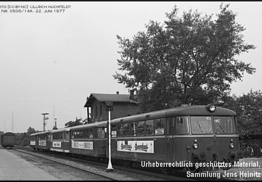 EBOE Bf Sparrieshoop VS3.52 VT3.07 VM3.90 VS3.51 VT3.09 als Zug-416 Barms Elms 22-Jun-1977 U Huckfeldt (63503 Besuche) Der fünfteilige Schülerzug 416 hält am 22. Juni 1977 auf dem Weg von Barmstedt nach Elmshorn im B... EBOE Bf Sparrieshoop VS3.52 VT3.07 VM3.90 VS3.51 VT3.09 als Zug-416 Barms Elms 22-Jun-1977 U Huckfeldt